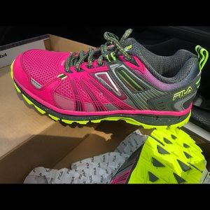 NWT - Fila Sneakers - Sz 9 WIDE - Memory Foam